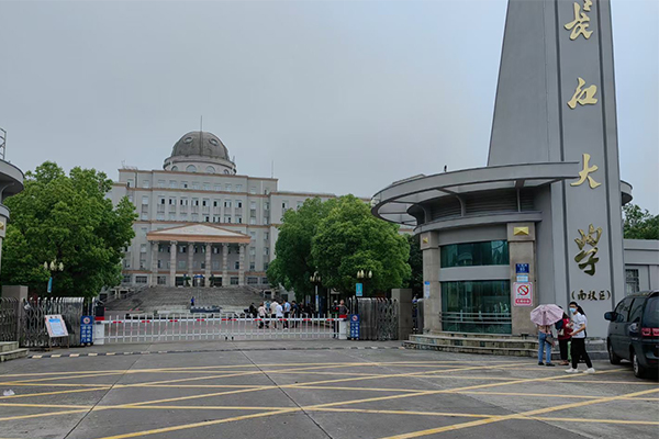 長江大學(xué)南校區(qū)車牌識別門禁、人行通道閘