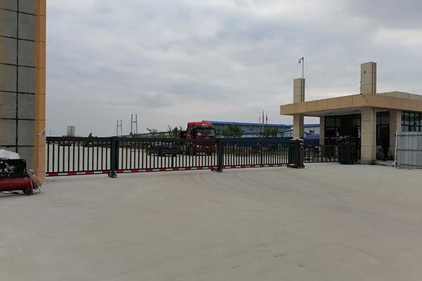 中旗(湖北)公司電動(dòng)伸縮平移門(mén)項(xiàng)目